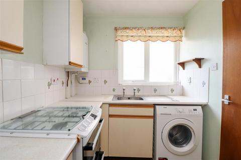 2 bedroom end of terrace house for sale, Perth Way, Horsham