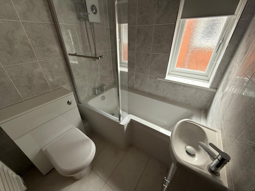 Bathroom with W.C.