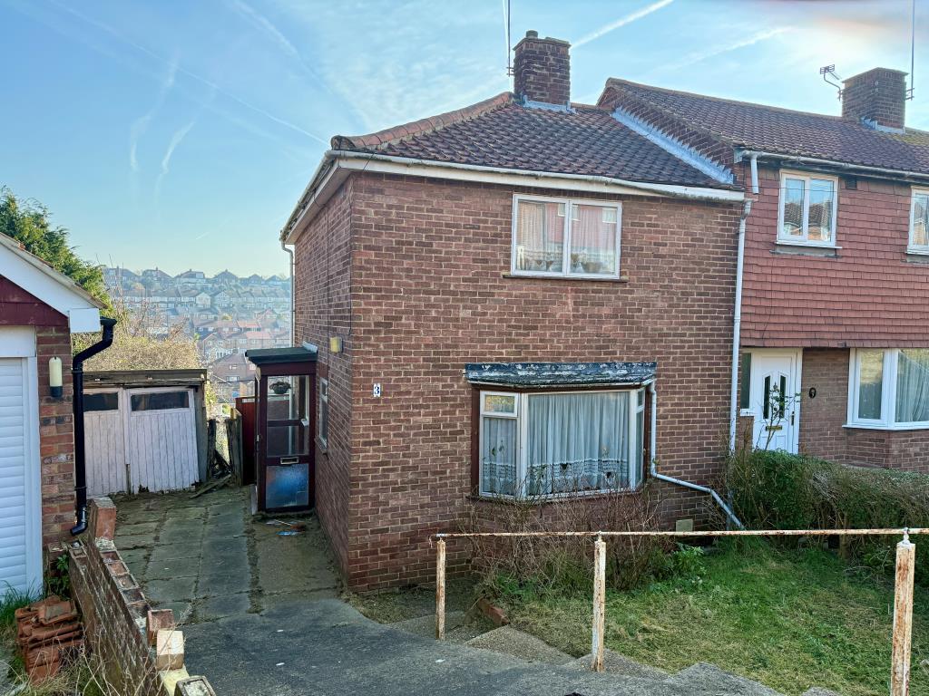 End-terrace house with garage