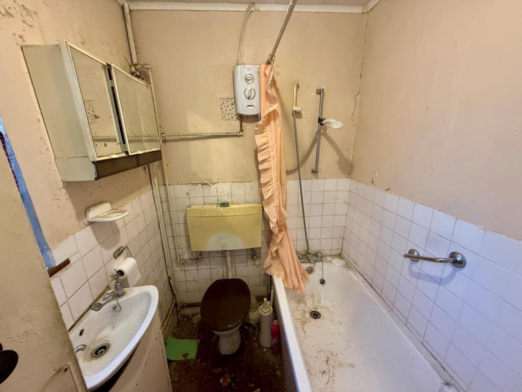 Bathroom with W.C.