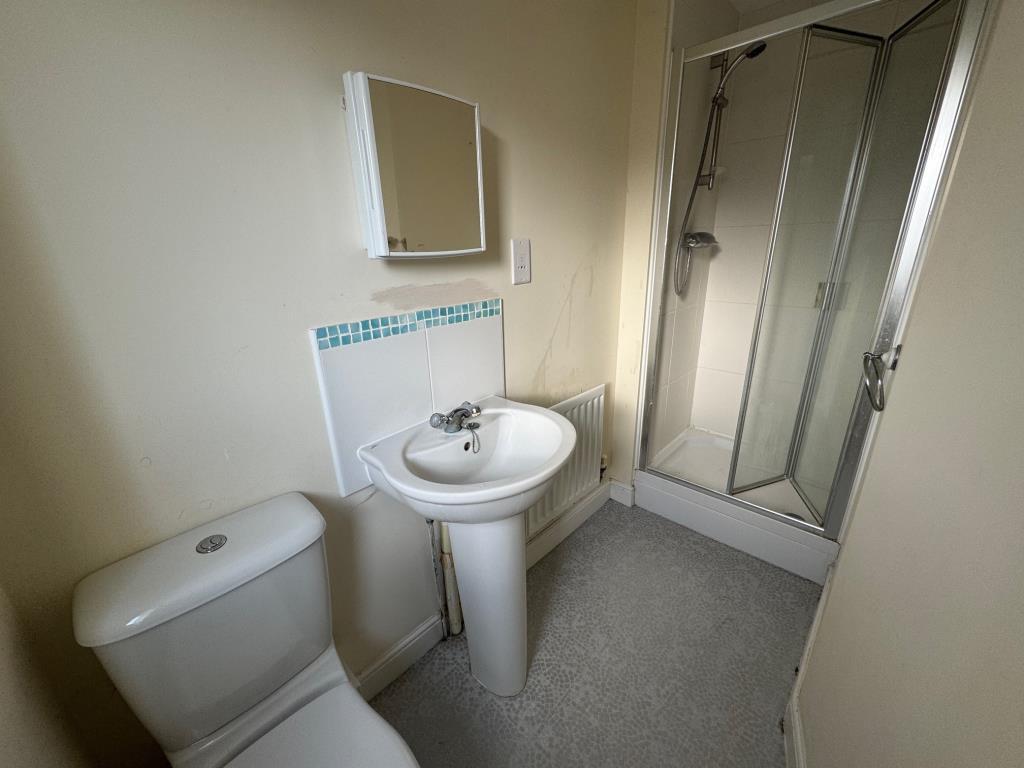 Ensuite to bedroom 1