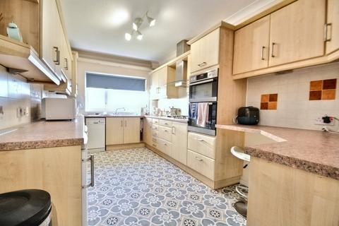 2 bedroom flat for sale, Broadstone