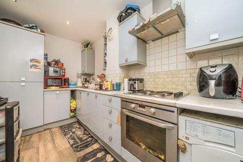 2 bedroom flat for sale, London Road, Kingston Upon Thames KT2