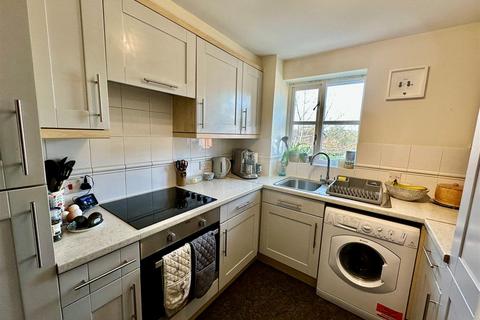 2 bedroom flat for sale, Arthur Road, Farnham