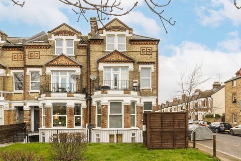 1 bedroom flat for sale, Clapham Common North Side, London SW4