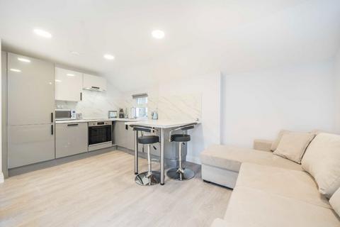 1 bedroom flat for sale, Clapham Common North Side, London SW4