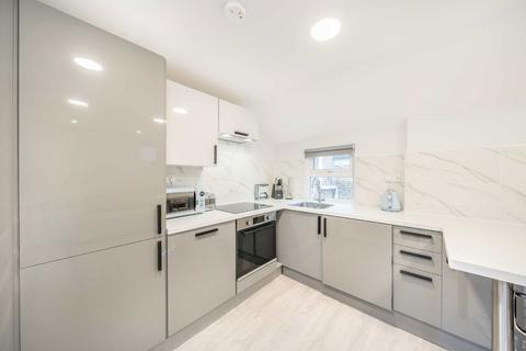 1 bedroom flat for sale, Clapham Common North Side, London SW4