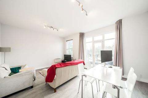 3 bedroom flat for sale, Clapham Common North Side, London SW4