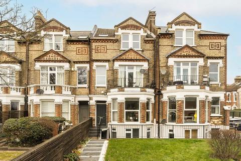 3 bedroom flat for sale, Clapham Common North Side, London SW4