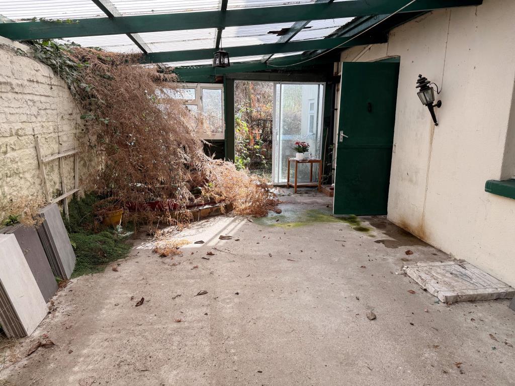 Covered yard with doors to rear patio