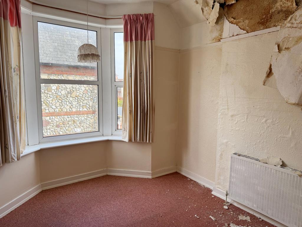 FF bedroom 2 with window