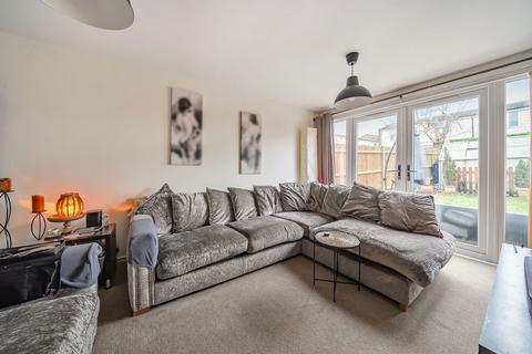 10 Cairngorm Close, Basingstoke, RG22 5DS
