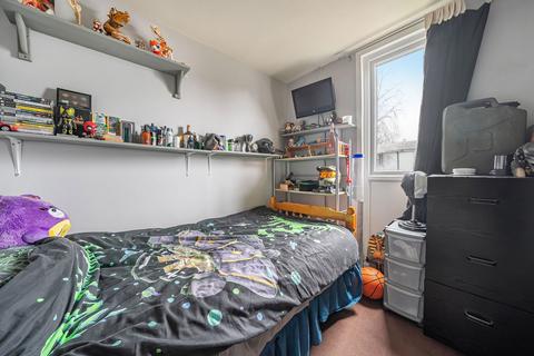 10 Cairngorm Close, Basingstoke, RG22 5DS
