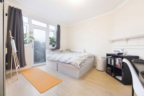 3 bedroom semi-detached house for sale, Richmond Gardens, London NW4