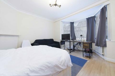 16 Richmond Gardens, London, NW4 4RT