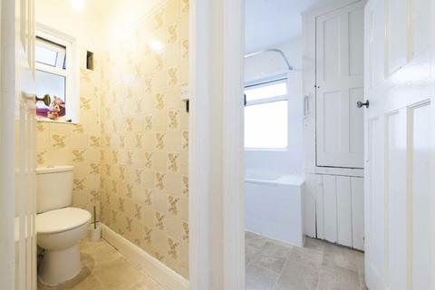 16 Richmond Gardens, London, NW4 4RT