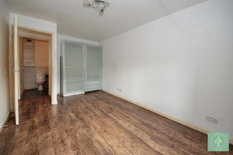 2 Haynes Close, London, N11 1HH