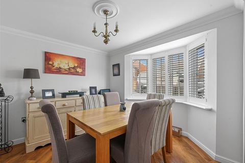 10 Sheldrick Link, Springfield, Chelmsford, CM2 6GJ