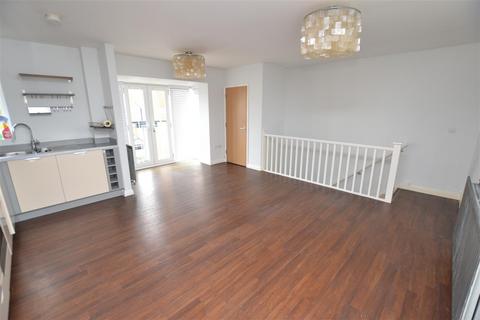 2 bedroom detached house to rent, Lambourne Chase, Chelmsford