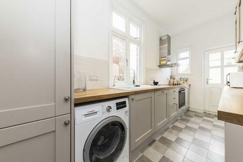 3 bedroom flat for sale, Kerrison Road, London W5