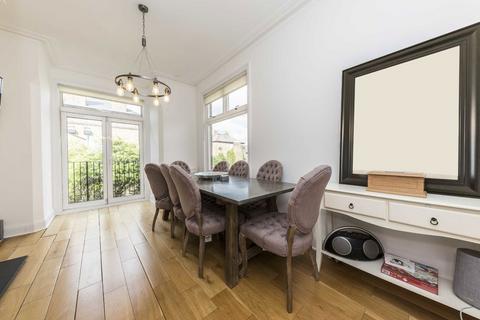 3 bedroom flat for sale, Kerrison Road, London W5