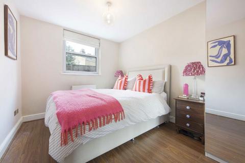 2 bedroom flat for sale, Mount Pleasant Crescent, London N4