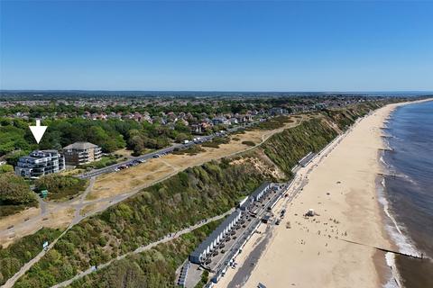3 bedroom apartment for sale, Boscombe Overcliff Drive, Bournemouth, Dorset, BH5