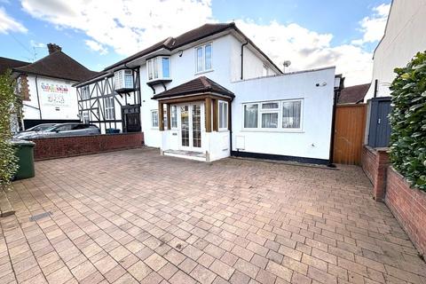 5 bedroom semi-detached house to rent, Rayners Lane, Pinner HA5