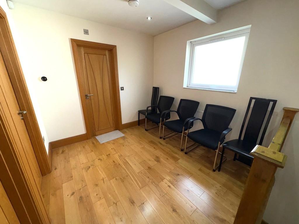 465 Rayners Lane Landing2