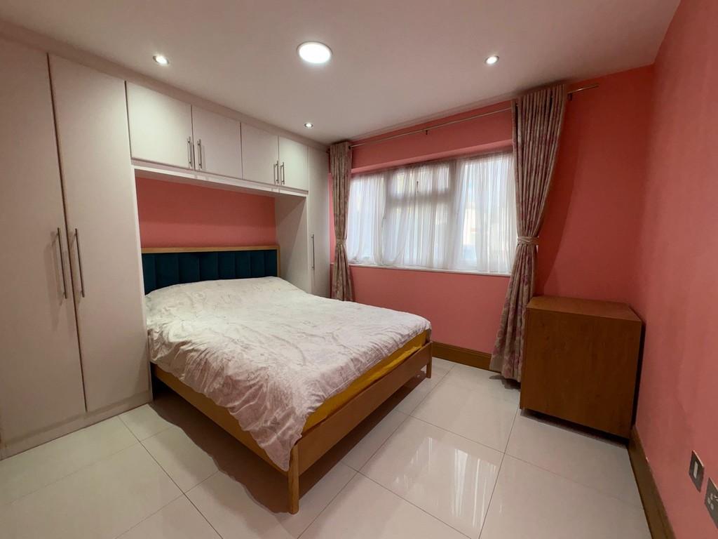 465 Rayners Lane Bed4