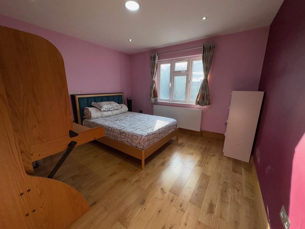 465 Rayners Lane Bedroom2