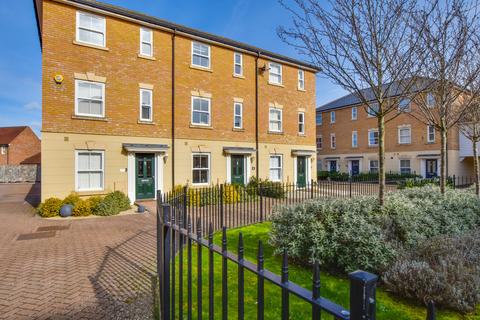 8 Buckthorn Road, Dunmow, CM6 1HZ