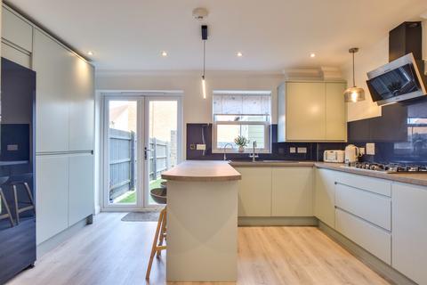 8 Buckthorn Road, Dunmow, CM6 1HZ