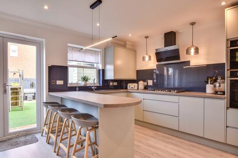 8 Buckthorn Road, Dunmow, CM6 1HZ