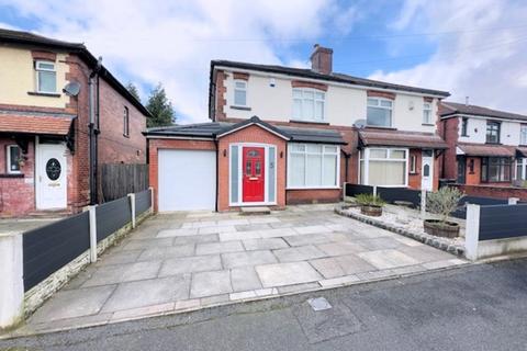 3 bedroom semi-detached house to rent, Thorns Avenue, Astley Bridge, Bolton