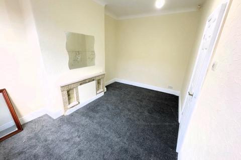 2 bedroom terraced house to rent, Queensgate, Heaton, Bolton