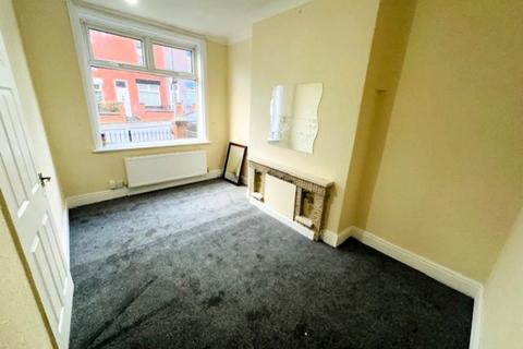 2 bedroom terraced house to rent, Queensgate, Heaton, Bolton