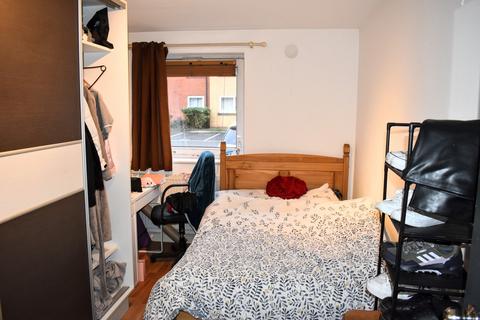 3 bedroom apartment to rent, Whiteoak Road, Fallowfield, Manchester