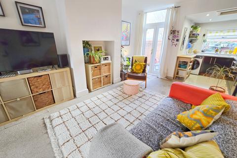 2 bedroom terraced house for sale, Thornton Road, Fallowfield