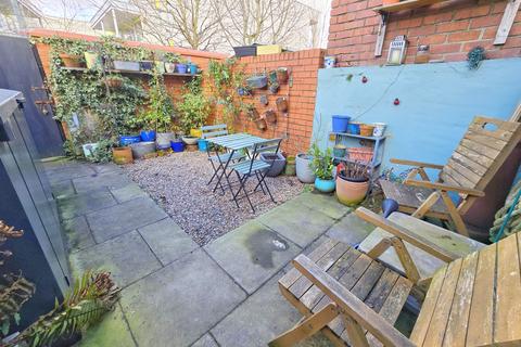 2 bedroom terraced house for sale, Thornton Road, Fallowfield