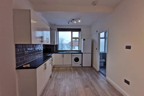 5 bedroom flat to rent, Harrow Road, Wembley