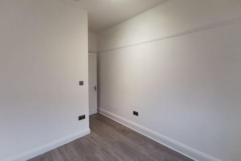 5 bedroom flat to rent, Harrow Road, Wembley