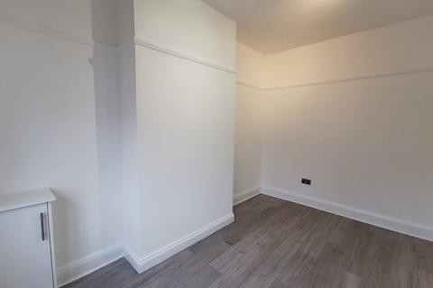 5 bedroom flat to rent, Harrow Road, Wembley