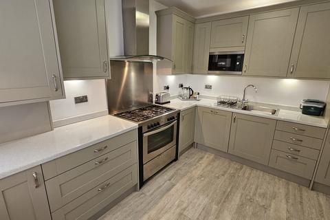 2 bedroom flat to rent, Uplands Crescent, Uplands, SA2