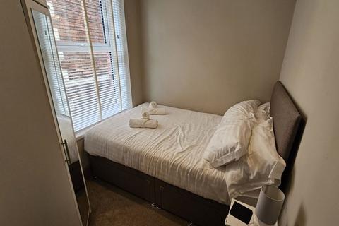 2 bedroom flat to rent, Uplands Crescent, Uplands, SA2