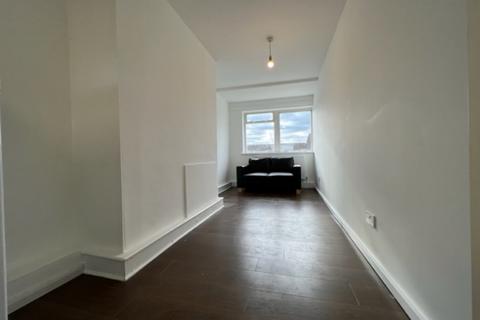 3 bedroom apartment to rent, Reed Road, London N17