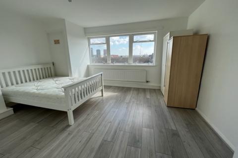 3 bedroom apartment to rent, Reed Road, London N17