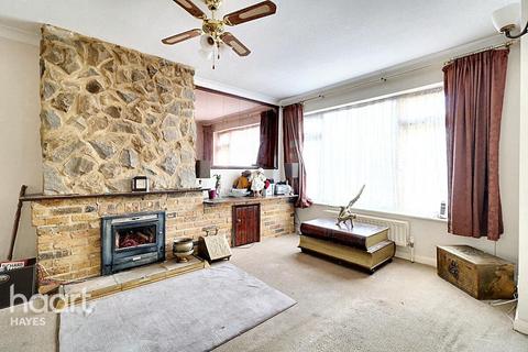 4 bedroom semi-detached house for sale, Kendal Close, Hayes