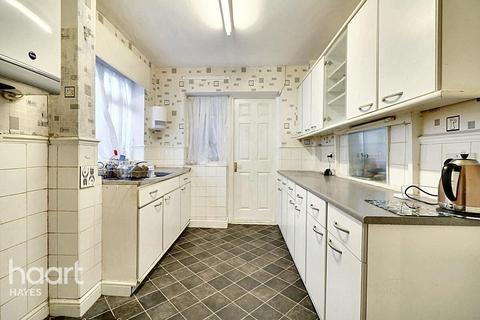 4 bedroom semi-detached house for sale, Kendal Close, Hayes