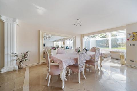 undefined, Totteridge Village, Totteridge, London, N20